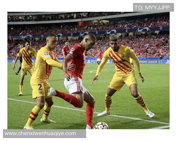 阿贾克斯与基迪纳摩激战成和比赛结果引发球迷热议 阿贾克斯与基迪纳摩激战成和比赛结果引发球迷热议